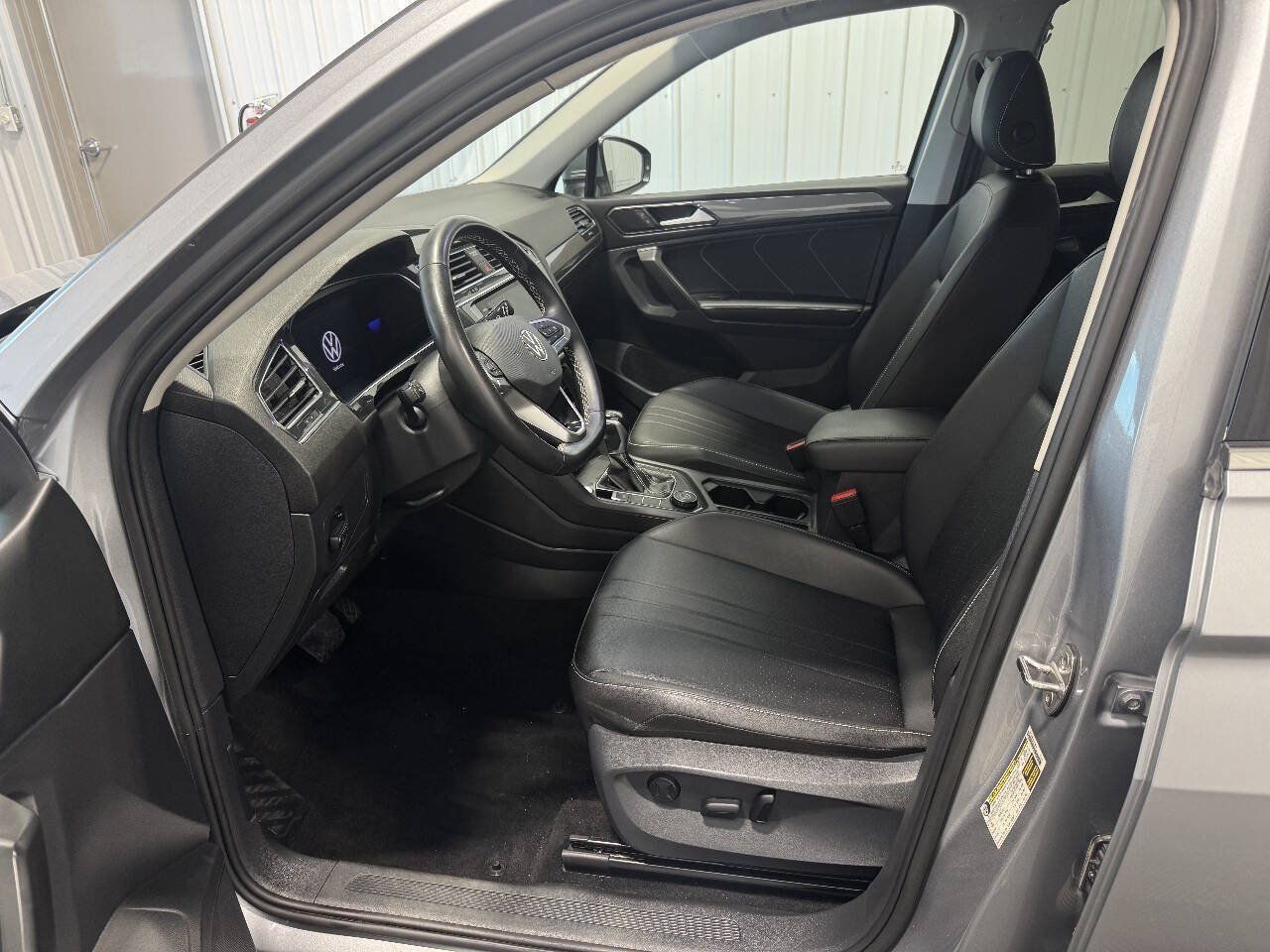 Used 2023 Volkswagen Tiguan SE AWD/4WD image 8