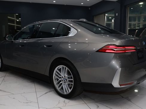 Used 2024 BMW 530i image 6