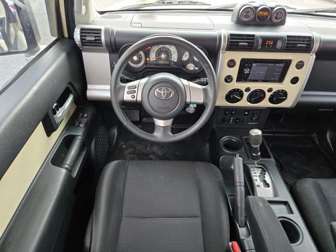Used 2008 Toyota FJ Cruiser 2WD image 9