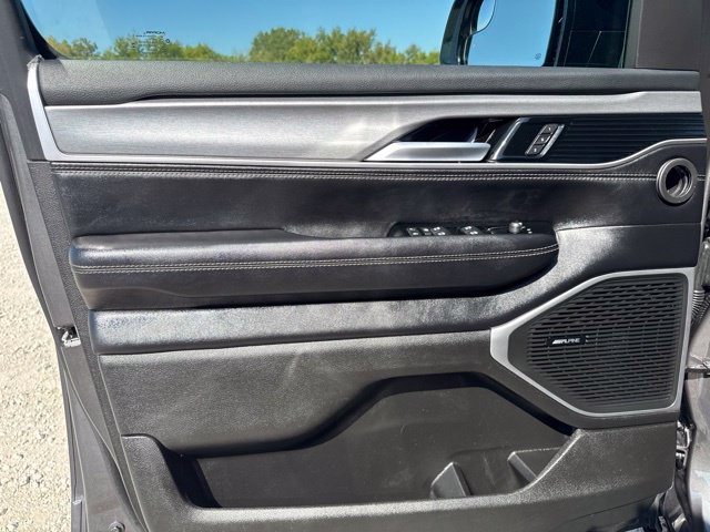 Used 2025 Jeep Wagoneer Series II AWD/4WD image 18