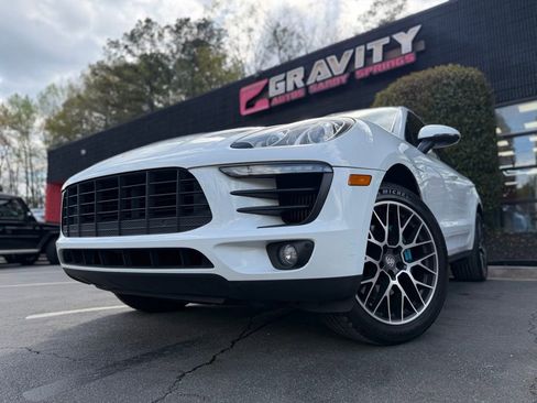 Used 2017 Porsche Macan S image 2