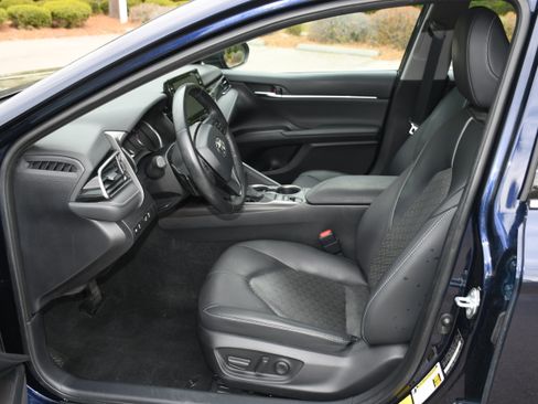 Used 2022 Toyota Camry XSE FWD image 7