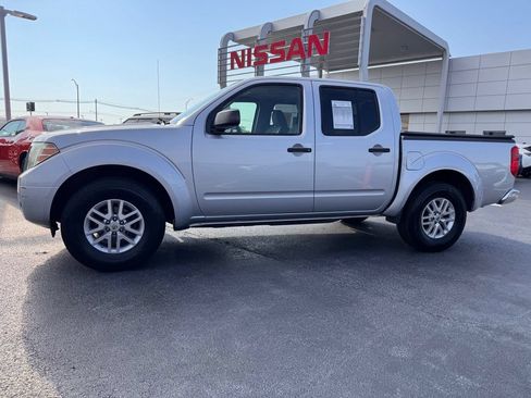 Used 2014 Nissan Frontier SV RWD image 2