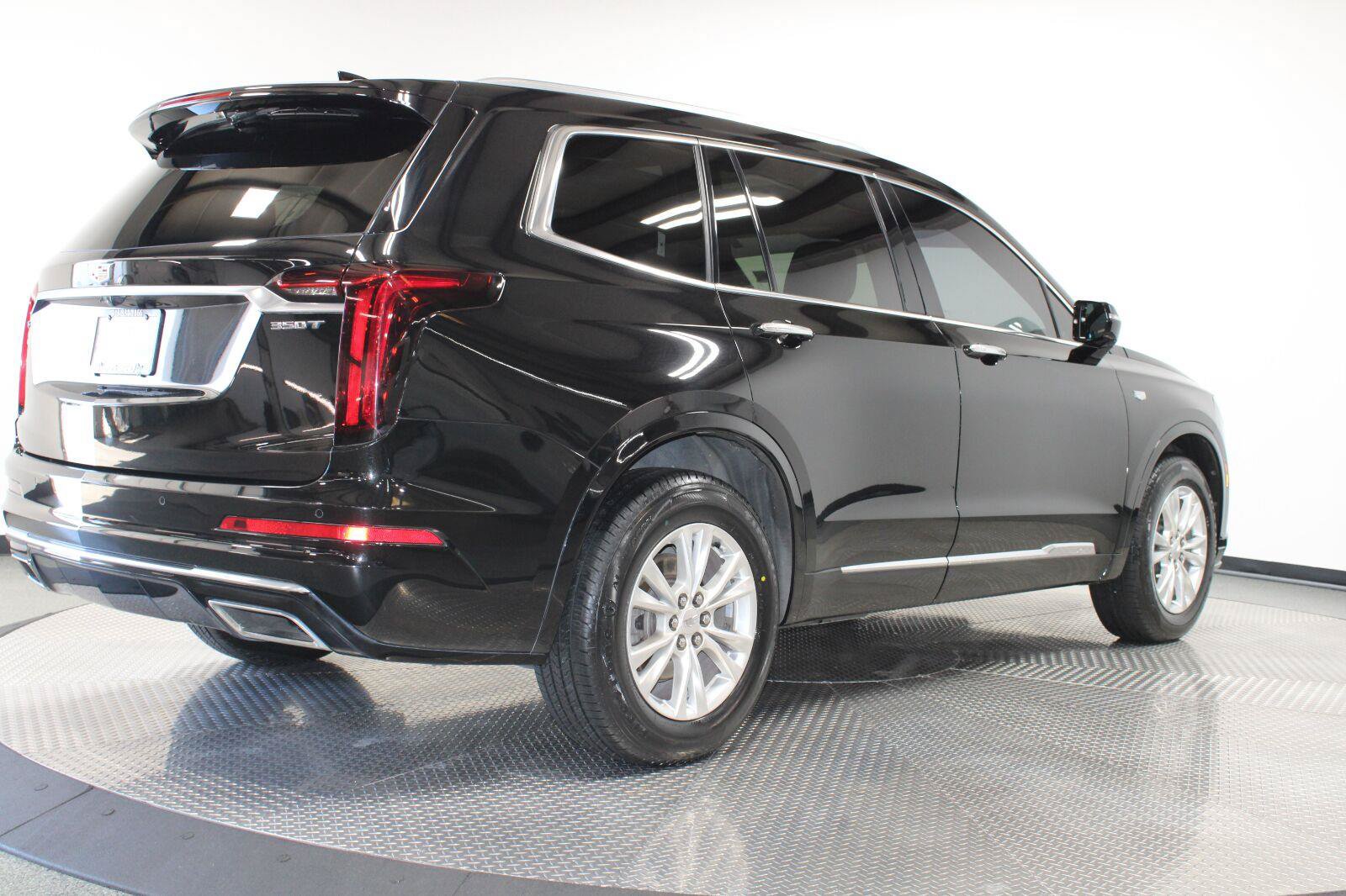 Certified 2023 Cadillac XT6 Luxury FWD image 11