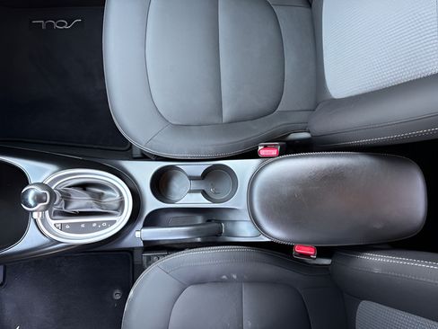 Used 2018 Kia Soul + FWD image 30