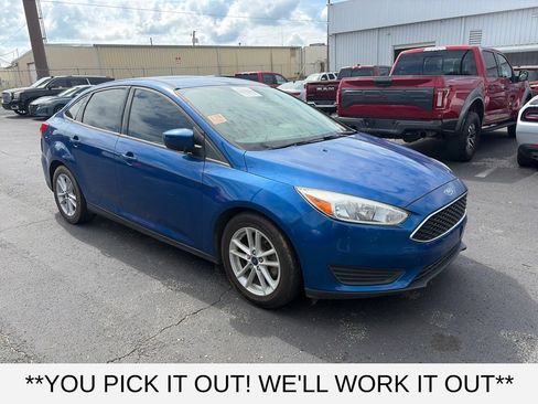 Used 2018 Ford Focus SE FWD image 1