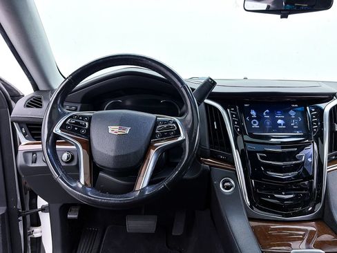 Used 2020 Cadillac Escalade ESV Luxury AWD/4WD image 7