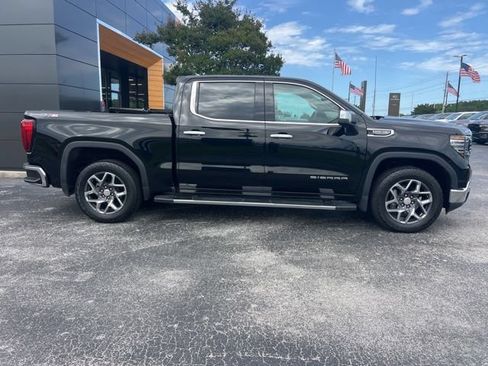 Used 2022 GMC Sierra 1500 SLT w/ SLT Premium Plus Package AWD/4WD image 2