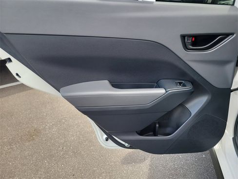 Used 2025 Subaru Crosstrek 2.0i Premium image 9