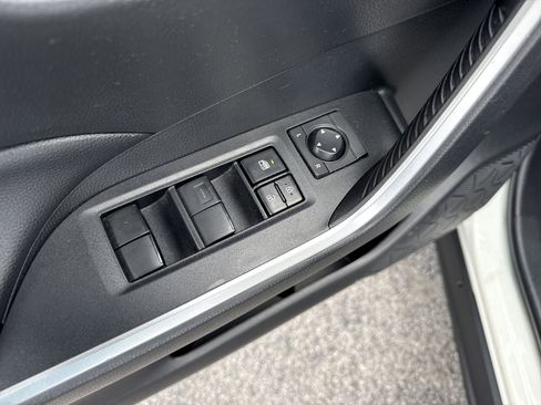Used 2021 Toyota RAV4 XLE FWD image 14