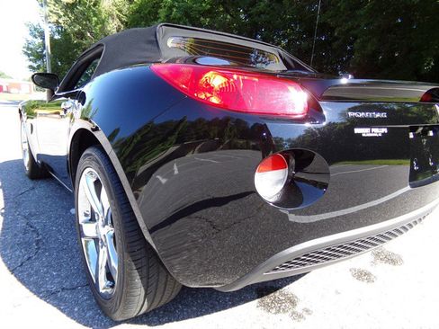 Used 2007 Pontiac Solstice Convertible w/ Premium Package RWD image 13