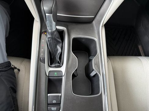 Used 2018 Honda Accord EX image 35