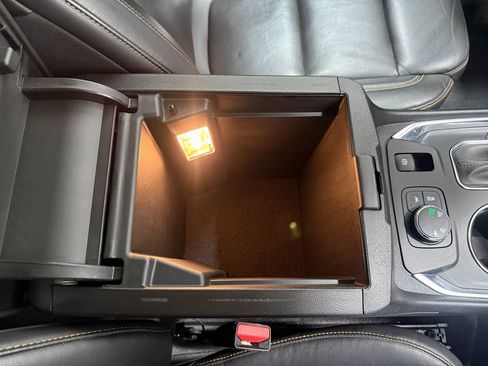 Used 2021 Chevrolet Traverse Premier w/ Redline Edition image 30