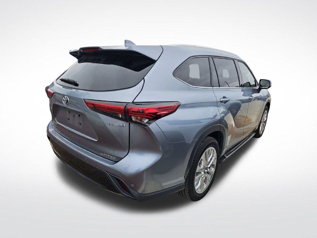 Used 2023 Toyota Highlander Limited FWD image 18