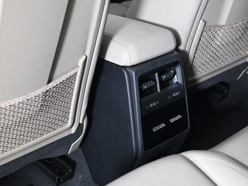 Certified 2025 Porsche Macan Electric image 21