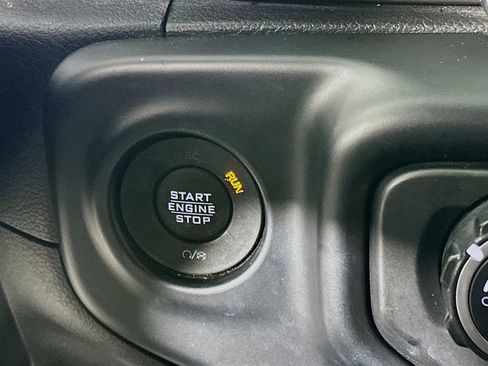 Certified 2019 Jeep Wrangler Sport image 19