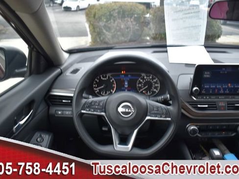 Used 2024 Nissan Altima 2.5 SV image 25