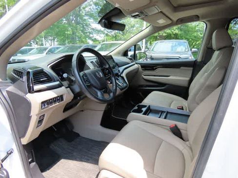 Used 2023 Honda Odyssey Touring image 2