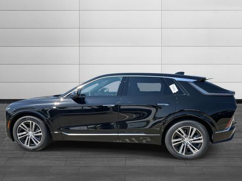 New 2026 Cadillac Lyriq Luxury image 2