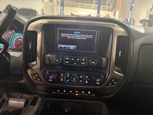Used 2017 GMC Sierra 2500 Denali w/ Duramax Plus Package AWD/4WD image 30