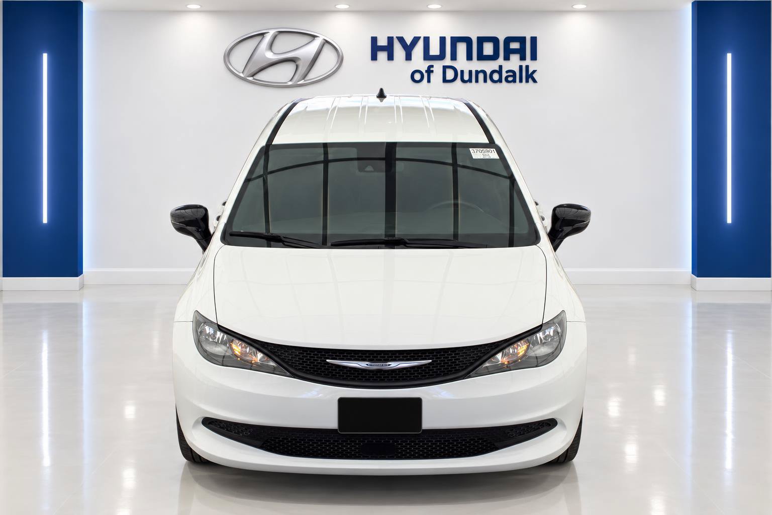 Used 2025 Chrysler Voyager LX FWD image 5
