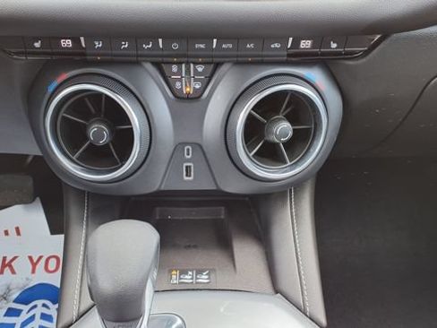Used 2024 Chevrolet Blazer LT w/ Convenience Package FWD image 26