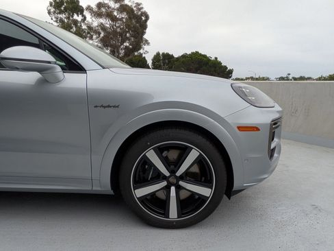 New 2025 Porsche Cayenne Turbo image 11