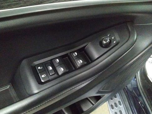 Used 2024 Jeep Grand Cherokee L Limited w/ Luxury Tech Group II AWD/4WD image 35