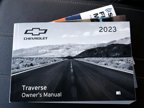 Used 2023 Chevrolet Traverse LT image 38