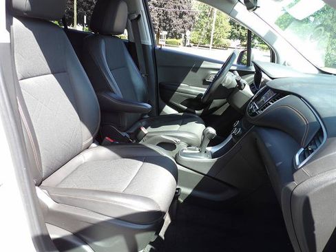 Certified 2022 Chevrolet Trax LT w/ Driver Confidence Package AWD/4WD image 35