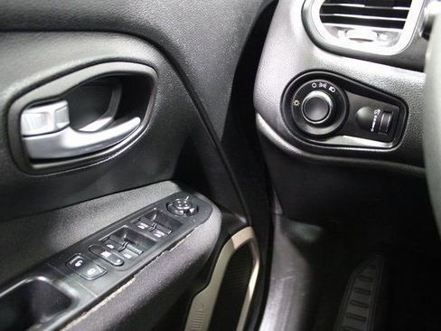 Used 2015 Jeep Renegade Sport w/ Power & Air Group image 7