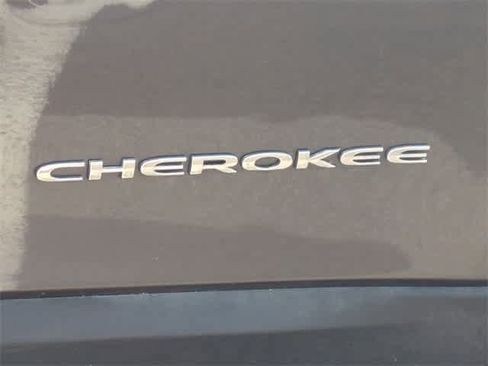 Used 2015 Jeep Cherokee Limited image 11