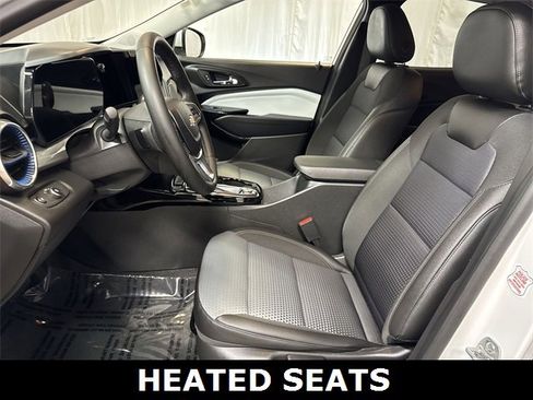 Certified 2025 Chevrolet Trax LT w/ LT Convenience Package image 10