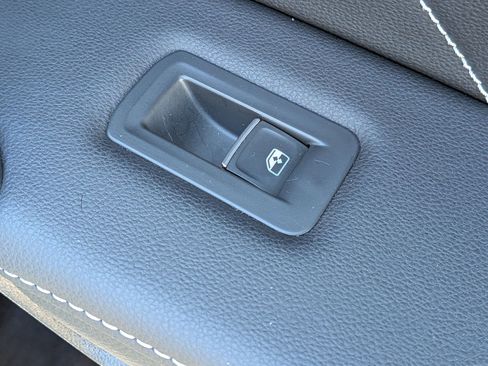 Used 2023 Volkswagen Tiguan SE w/ Panoramic Sunroof Package image 36