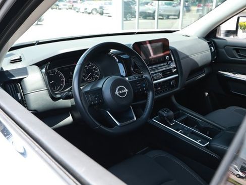Used 2025 Nissan Pathfinder SV FWD image 24