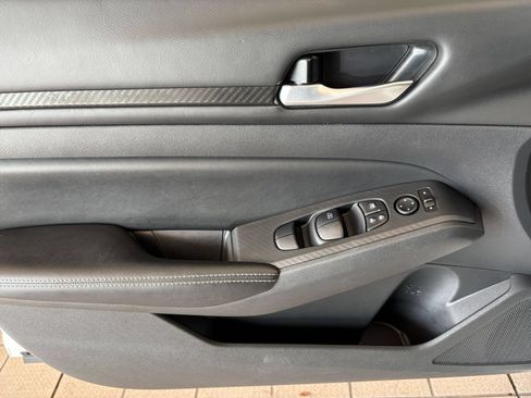 Used 2025 Nissan Altima 2.5 SV FWD image 18