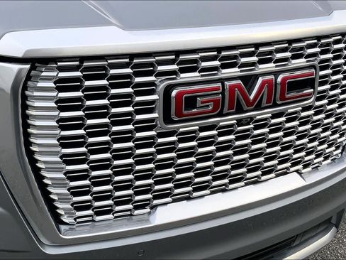 Used 2024 GMC Yukon Denali w/ Advanced Technology Package image 29