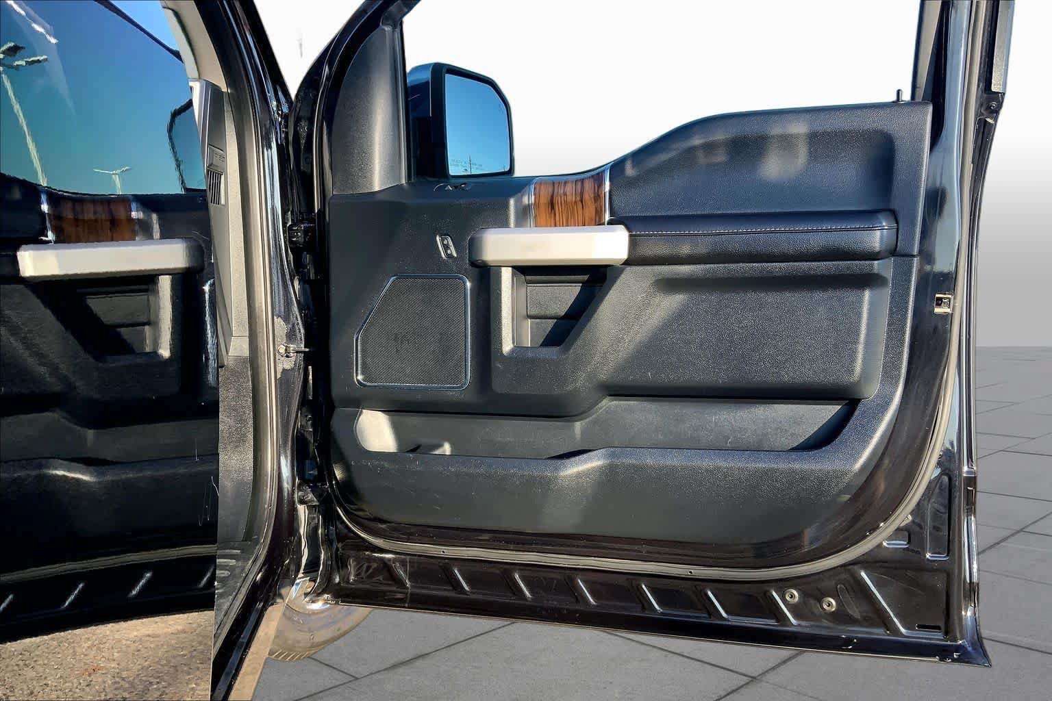Used 2019 Ford F150 Lariat RWD image 19