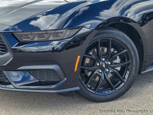 Used 2025 Ford Mustang Premium RWD image 4