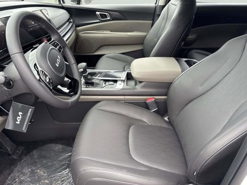New 2026 Kia Carnival image 21