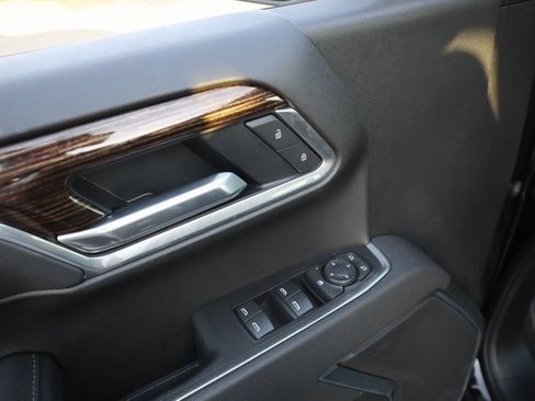 Used 2025 GMC Sierra 1500 Elevation image 18