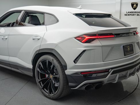 Used 2021 Lamborghini Urus AWD/4WD image 13