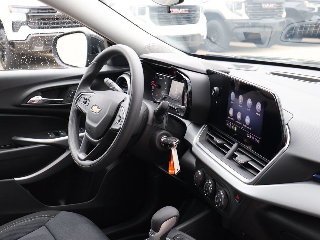 New 2026 Chevrolet Trax LS w/ LS Convenience Package FWD image 30