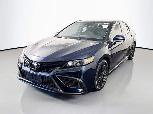 Used 2021 Toyota Camry SE FWD image 4