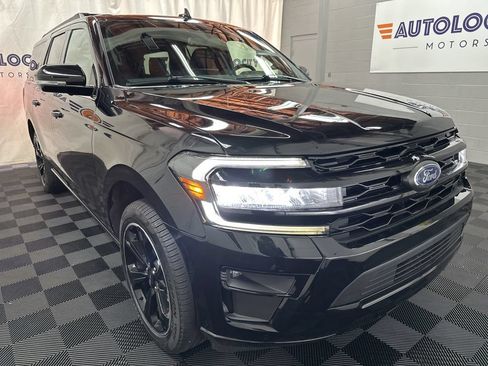 Used 2024 Ford Expedition Max Limited AWD/4WD image 2