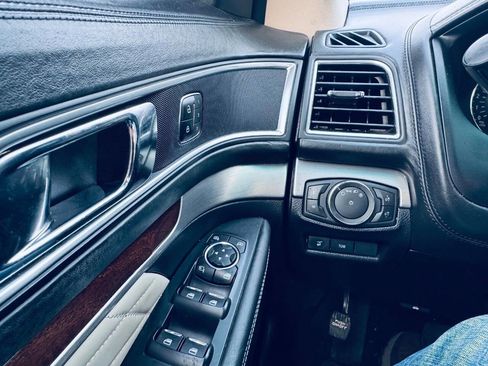 Used 2016 Ford Explorer Platinum image 20