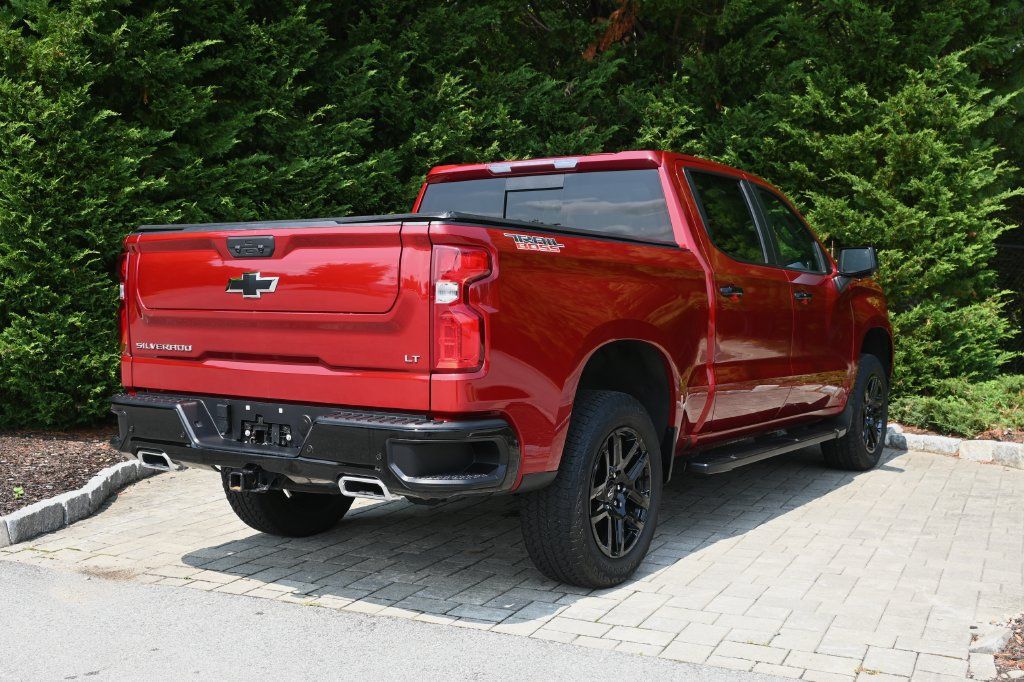 Used 2024 Chevrolet Silverado 1500 LT Trail Boss w/ LT Trail Boss Premium Package AWD/4WD image 7