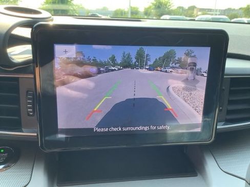 Used 2021 Ford Explorer XLT w/ Equipment Group 202A AWD/4WD image 13