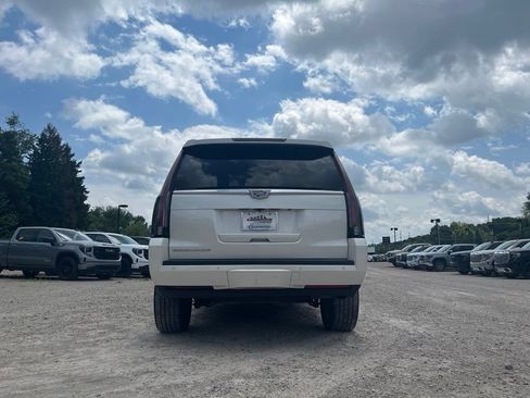 Used 2015 Cadillac Escalade Luxury AWD/4WD image 11