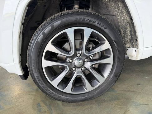 Used 2017 Jeep Grand Cherokee Overland AWD/4WD image 29